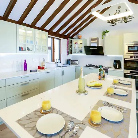 Cois Farraige Villa *